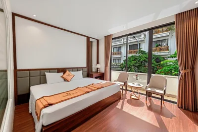 Habitación King con balcón — Harmony HaLong Hotel